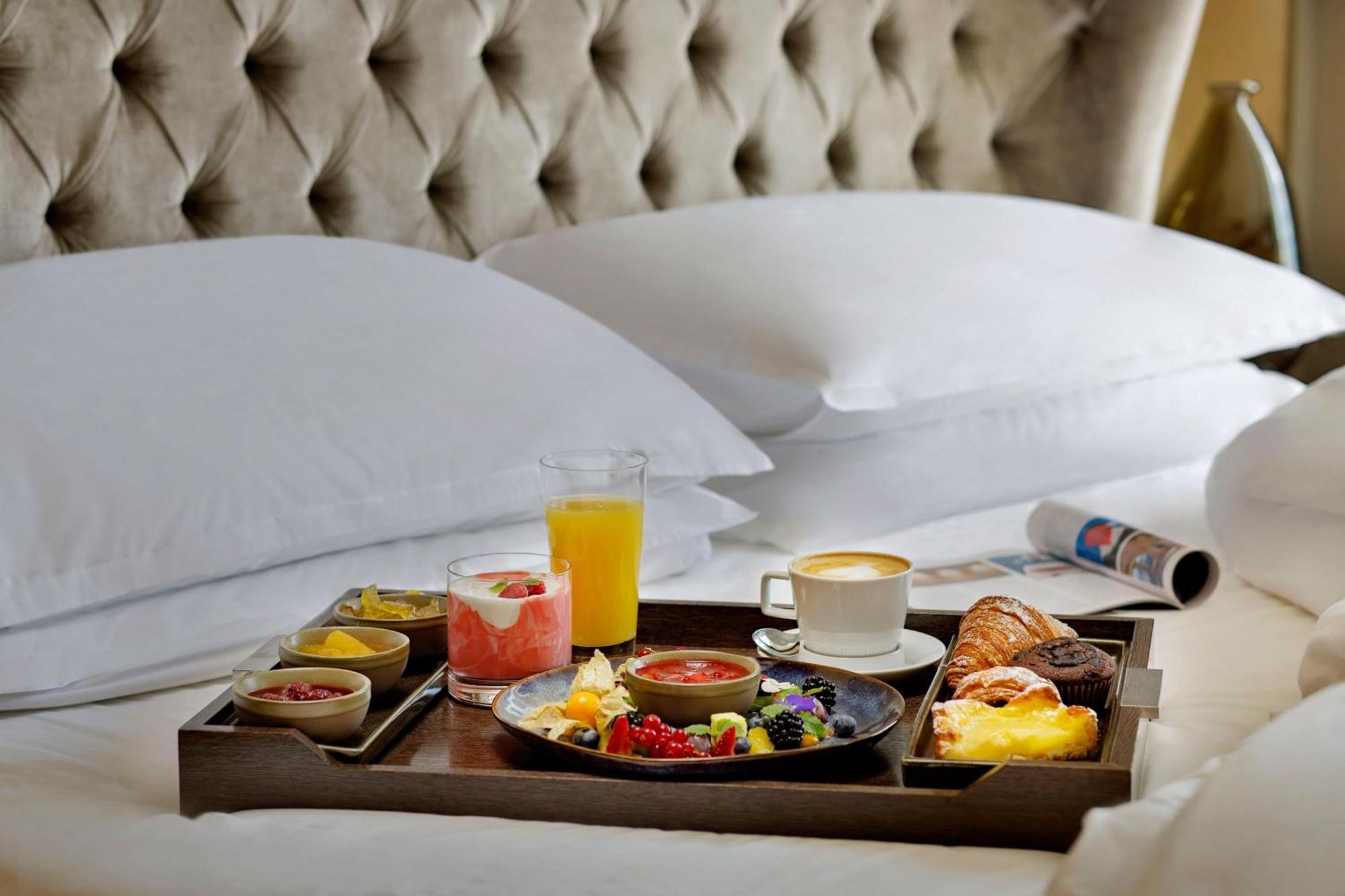 Sheraton Astana Hotel Ngoại thất bức ảnh Room service